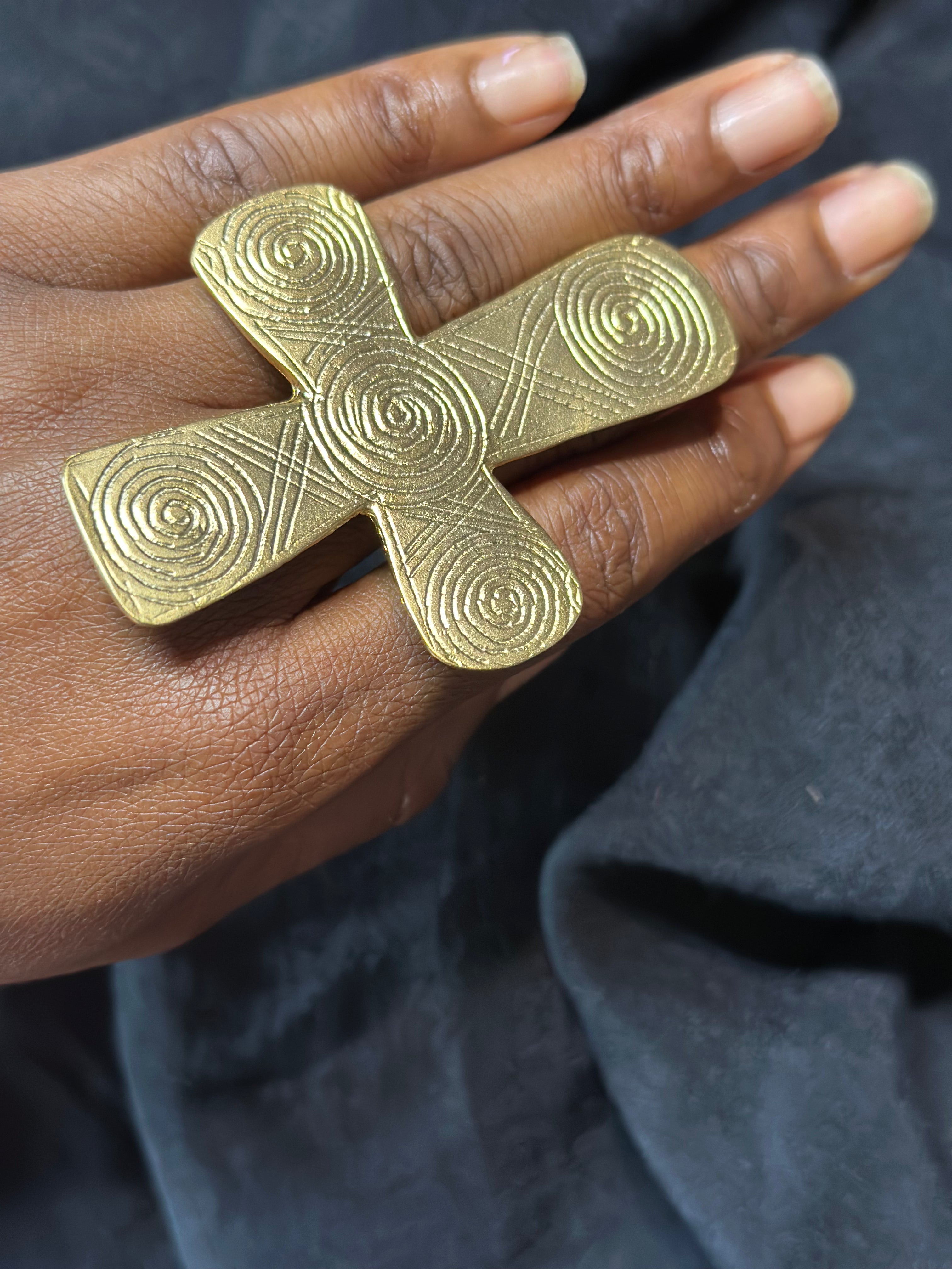 TRIBAL CROSS RING