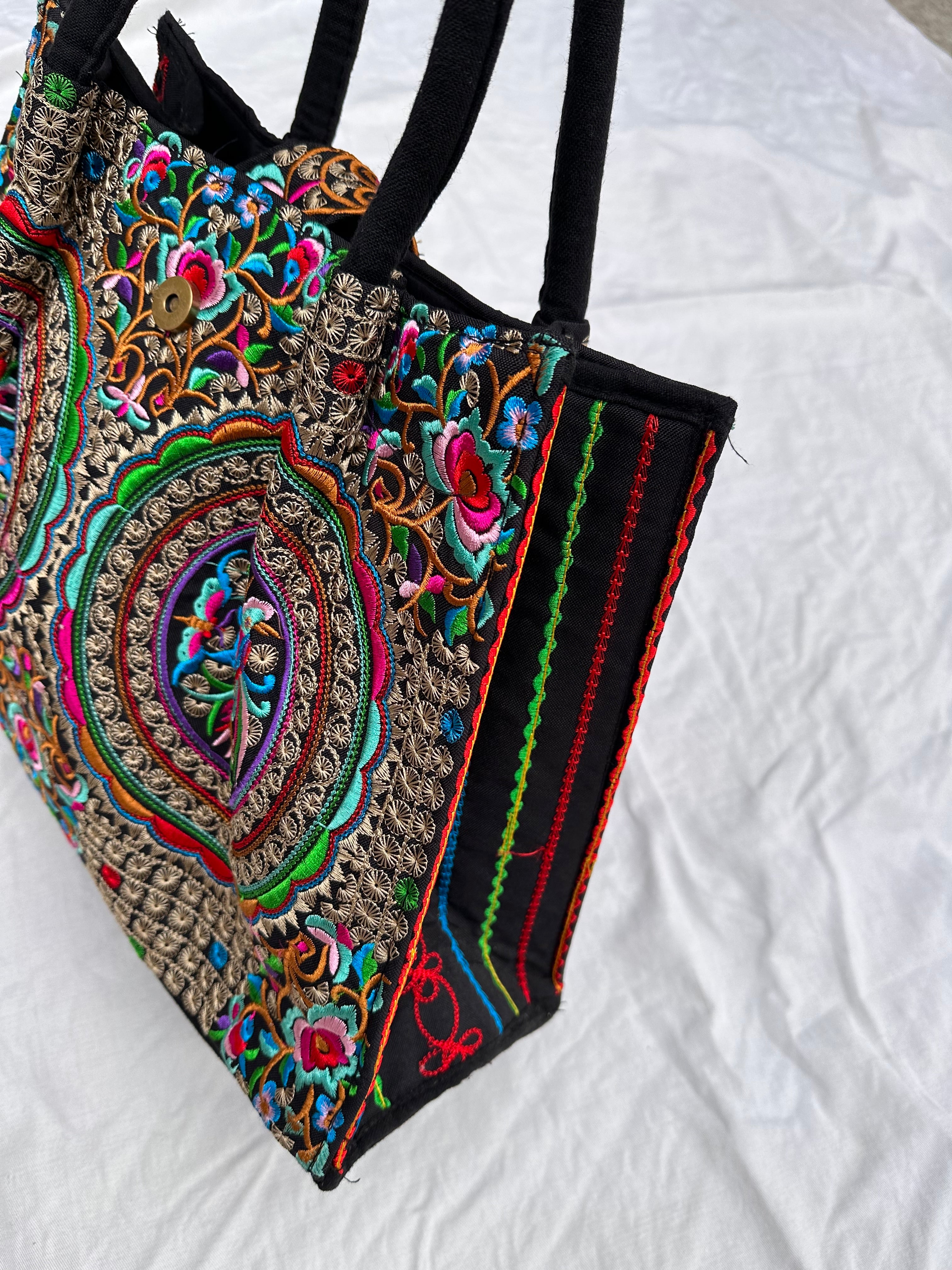 HAND WOVEN LEISURE PURSE